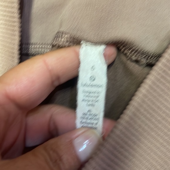 Lululemon Size 6 Leggings - Picture 2 of 4